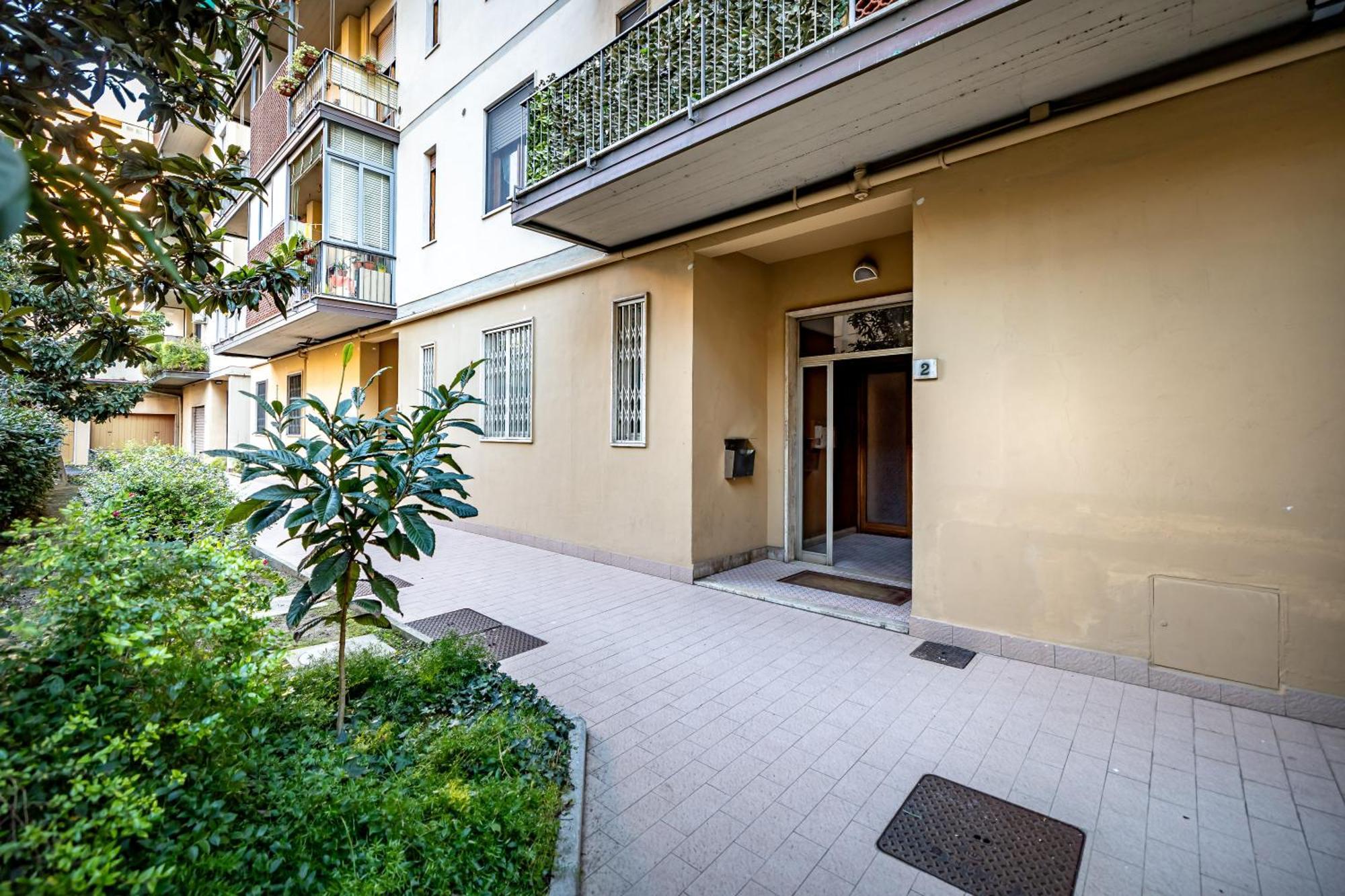Yd Bright With Parking Florencia