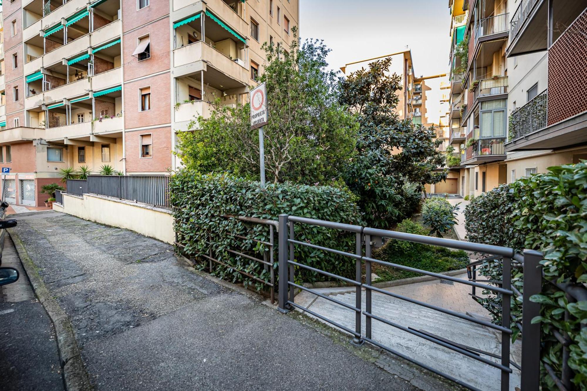 Yd Bright With Parking Florencia